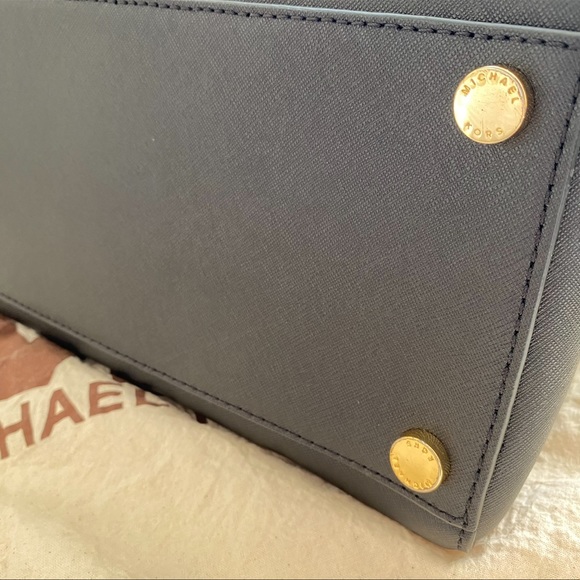 MICHAEL KORS Cindy Large Leather Dome Satchel - Picture 15 of 16